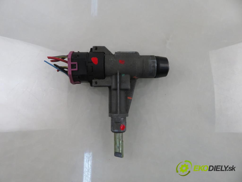 AUDI 80 (8C, B4) SEDAN 1993 66,00 1.9 TDI - 1Z 1896,00 spinačka 893905851D (Spínacia skrinka)