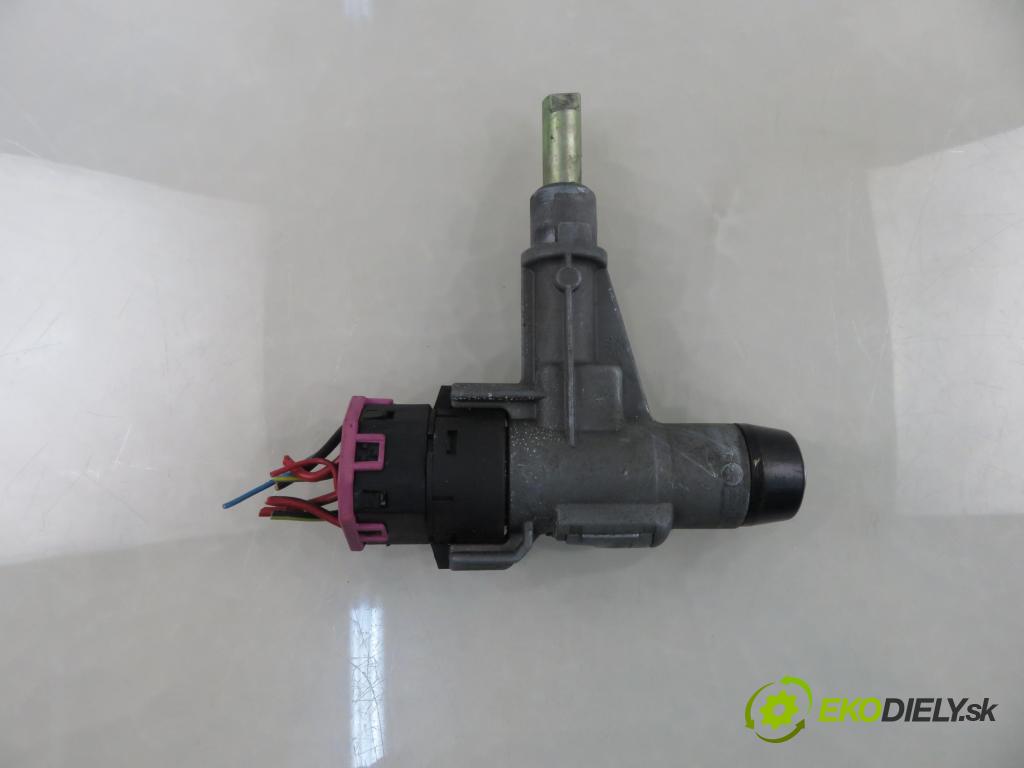 AUDI 80 (8C, B4) SEDAN 1993 66,00 1.9 TDI - 1Z 1896,00 spinačka 893905851D (Spínacia skrinka)