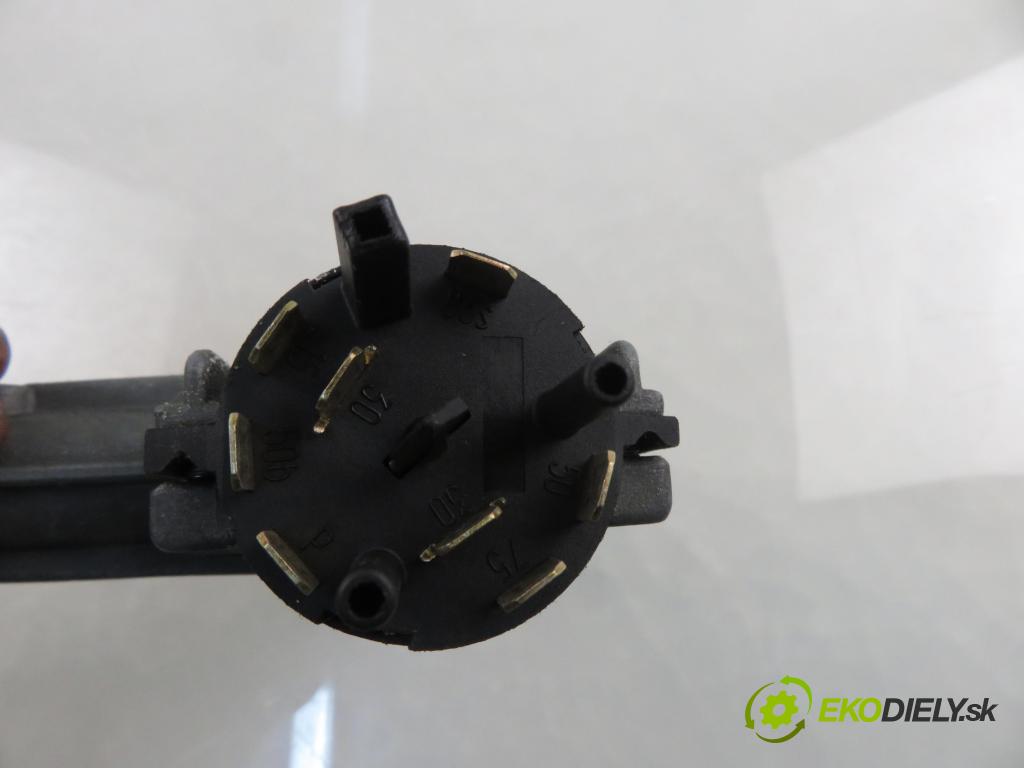 AUDI 80 (8C, B4) SEDAN 1993 66,00 1.9 TDI - 1Z 1896,00 spinačka 893905851D (Spínacia skrinka)