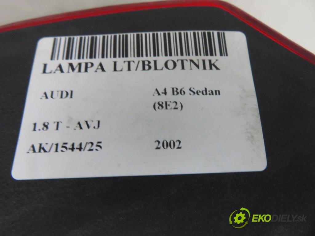 AUDI A4 (8E2, B6) SEDAN 2002 110,00 1.8 T - AVJ 1781,00 Svetlo ľavé zadné