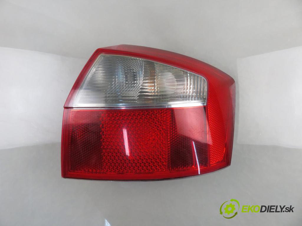 AUDI A4 (8E2, B6) SEDAN 2002 110,00 1.8 T - AVJ 1781,00 Svetlo pravé zadné 