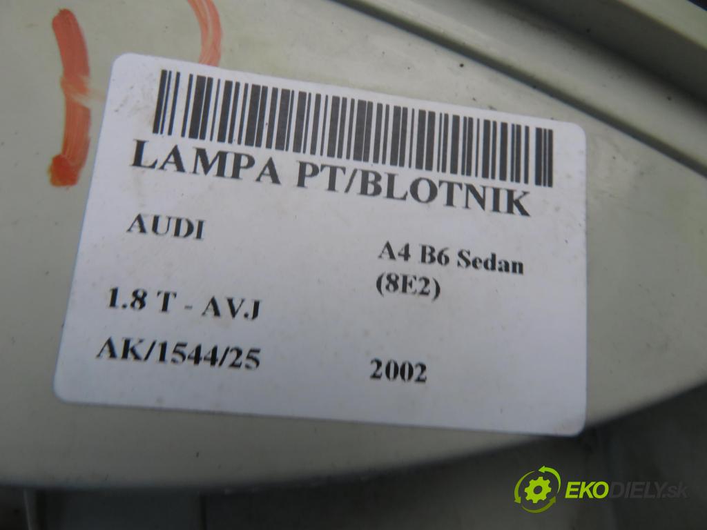 AUDI A4 (8E2, B6) SEDAN 2002 110,00 1.8 T - AVJ 1781,00 Svetlo pravé zadné