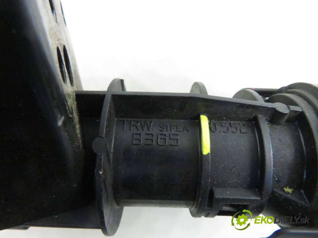 ALFA ROMEO 147 (937_) HB 2006 88,00 1.9 JTDM 8V (937.AXD1A, 937.AXU1A, 937.BXU1A) - 93 1910,00 spinačka 05521B365 (Spínacia skrinka)