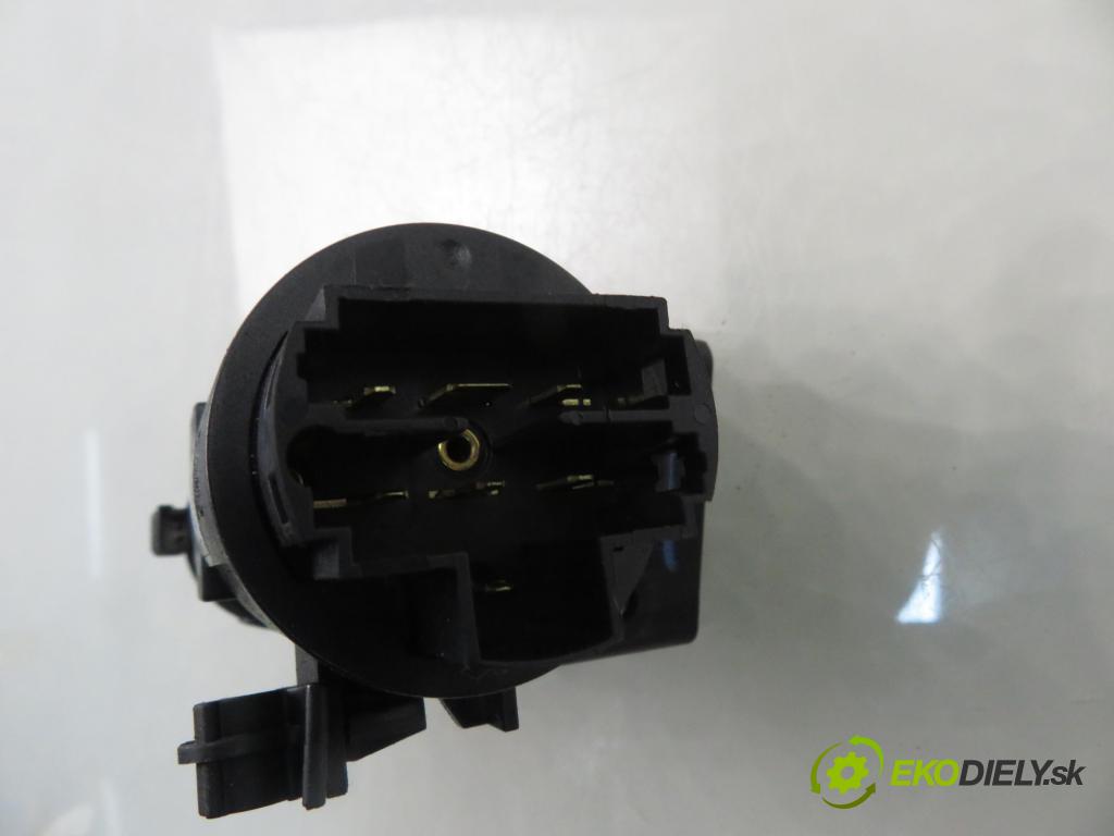 ALFA ROMEO 147 (937_) HB 2006 88,00 1.9 JTDM 8V (937.AXD1A, 937.AXU1A, 937.BXU1A) - 93 1910,00 spinačka 05521B365 (Spínacia skrinka)