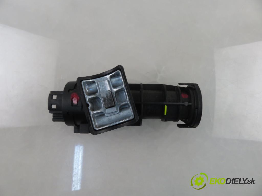 ALFA ROMEO 147 (937_) HB 2006 88,00 1.9 JTDM 8V (937.AXD1A, 937.AXU1A, 937.BXU1A) - 93 1910,00 spinačka 05521B365 (Spínacia skrinka)