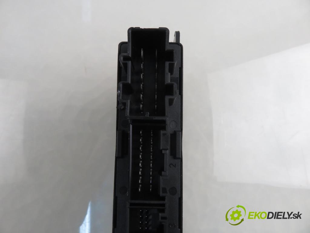 AUDI A4 (8E2, B6) SEDAN 2002 110,00 1.8 T - AVJ 1781,00 MODUL komfortu 8E0959433AC