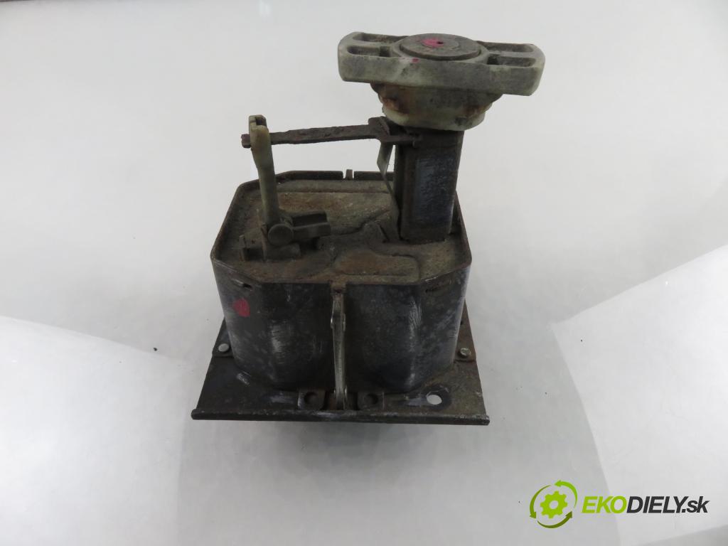 VW SHARAN (7M8, 7M9, 7M6) MINIVAN 2002 85,00 1.9 TDI PD 115 - AUY 1896,00 ZÁVĚS KOLA NÁHRADNÍ: 7M0803660E