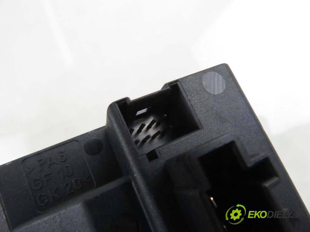 MERCEDES-BENZ KLASA C (W203) SEDAN 2003 85,00 C 200 CDI 116 - OM 611.962 2148,00 spinačka 2095450508 (Spínacia skrinka)