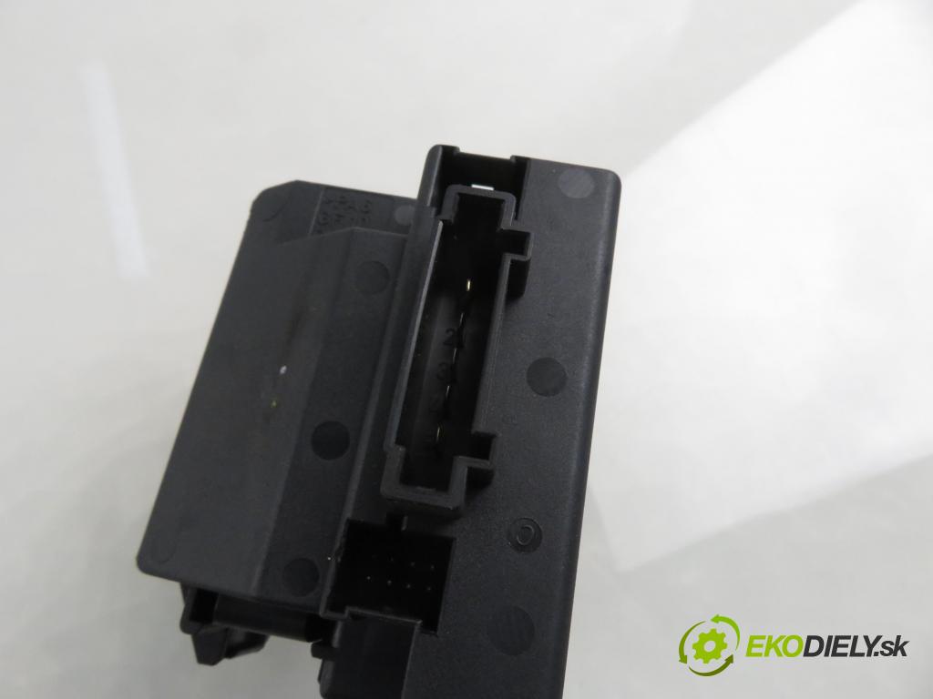 MERCEDES-BENZ KLASA C (W203) SEDAN 2003 85,00 C 200 CDI 116 - OM 611.962 2148,00 spinačka 2095450508 (Spínacia skrinka)