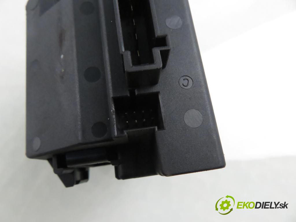 MERCEDES-BENZ KLASA C (W203) SEDAN 2003 85,00 C 200 CDI 116 - OM 611.962 2148,00 spinačka 2095450508 (Spínacia skrinka)