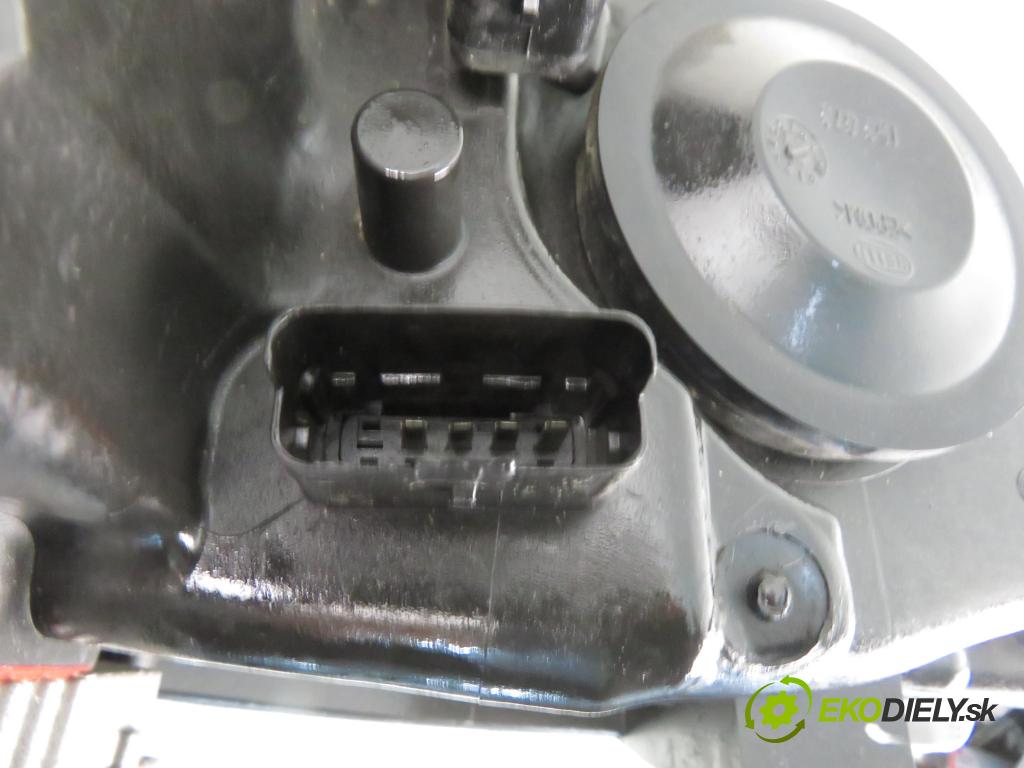 RENAULT SCENIC II (JM0/1_) MINIVAN 2004 99,00 2.0 135 - F4R 770 1998,00 Svetlo LP 00829000
