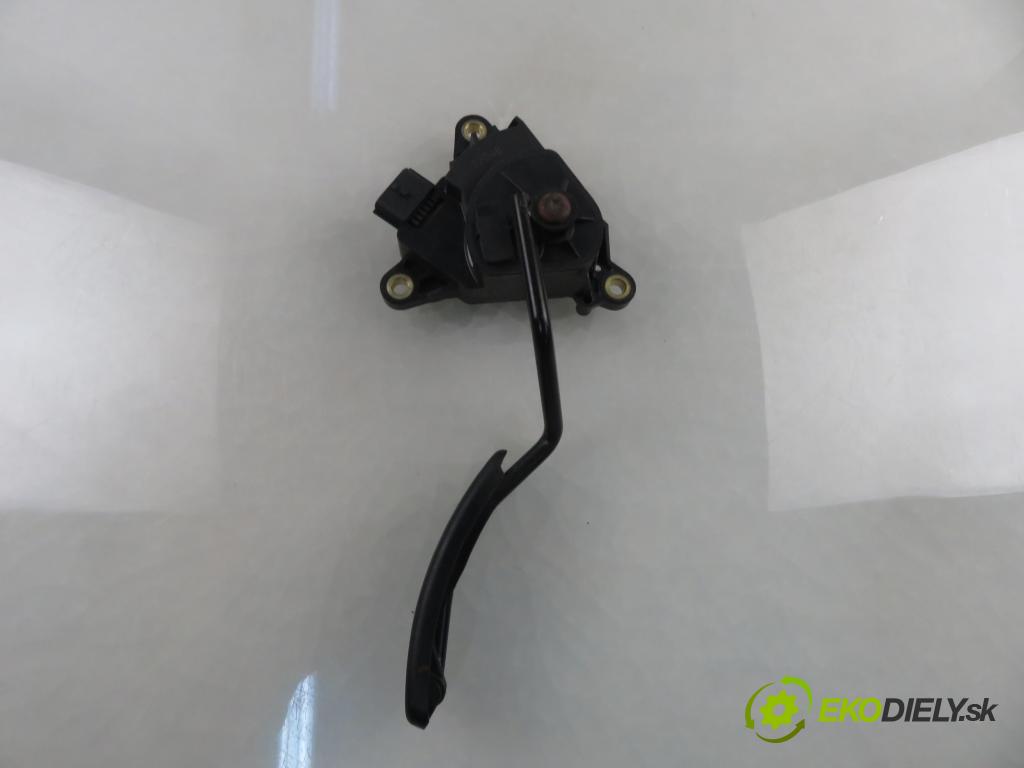 RENAULT SCENIC II (JM0/1_) MINIVAN 2004 99,00 2.0 135 - F4R 770 1998,00 Potenciometer plynu 8200159645 (Potenciometer plynového pedálu)