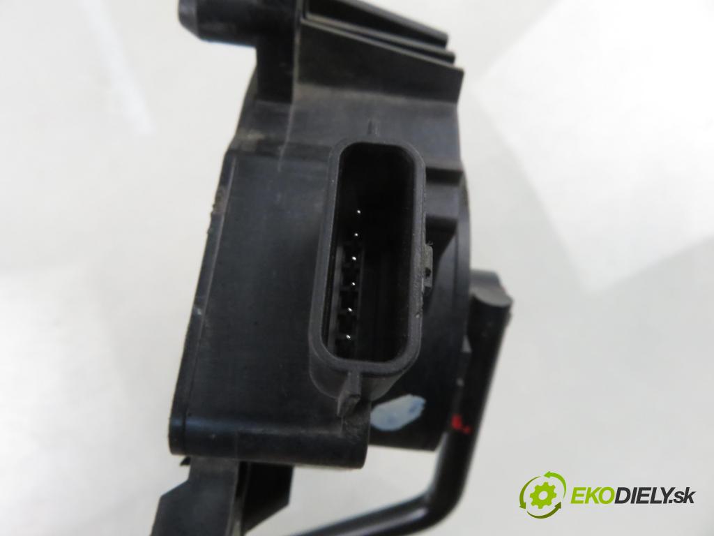 RENAULT SCENIC II (JM0/1_) MINIVAN 2004 99,00 2.0 135 - F4R 770 1998,00 Potenciometer plynu 8200159645 (Potenciometer plynového pedálu)