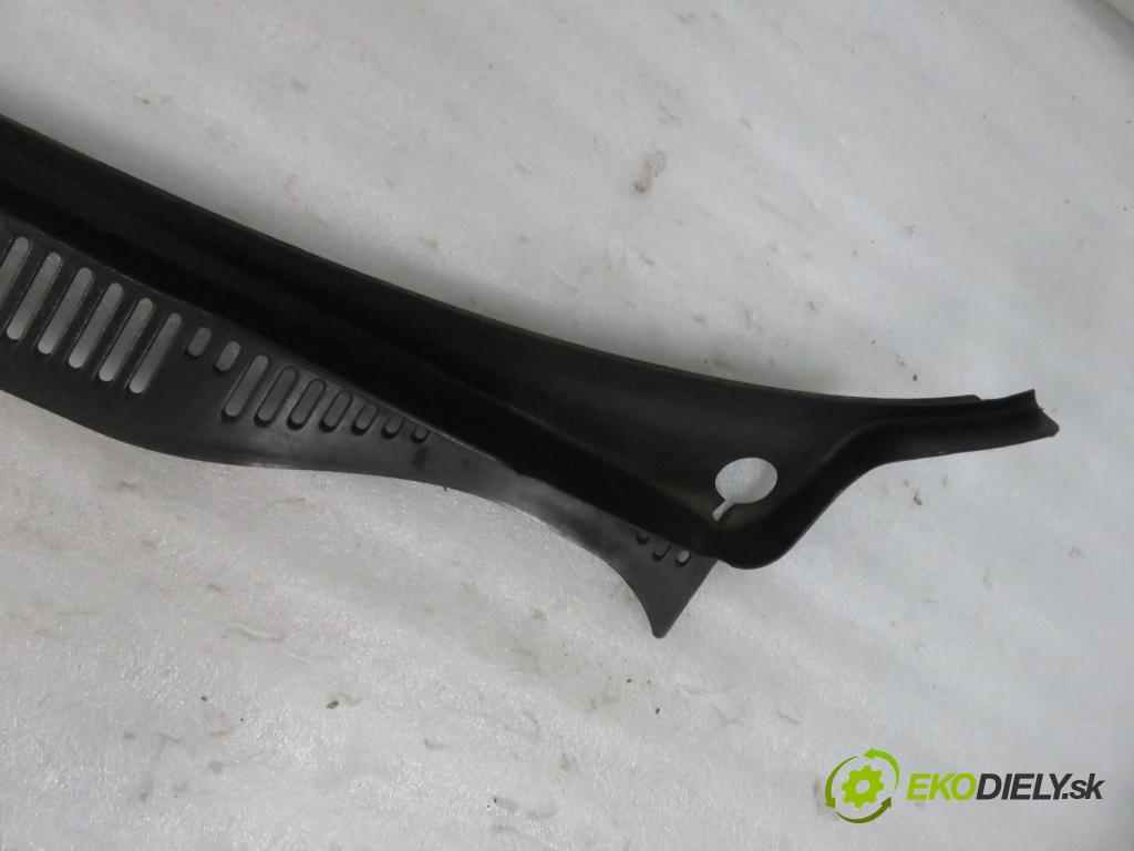 VW CADDY III Furgon (2KA, 2KH, 2CA, 2CH) FURGON 2007 77,00 1.9 TDI - BLS 1896,00 torpédo plast pod čelní okno 2K0819403 (Plast pod čelním sklem)