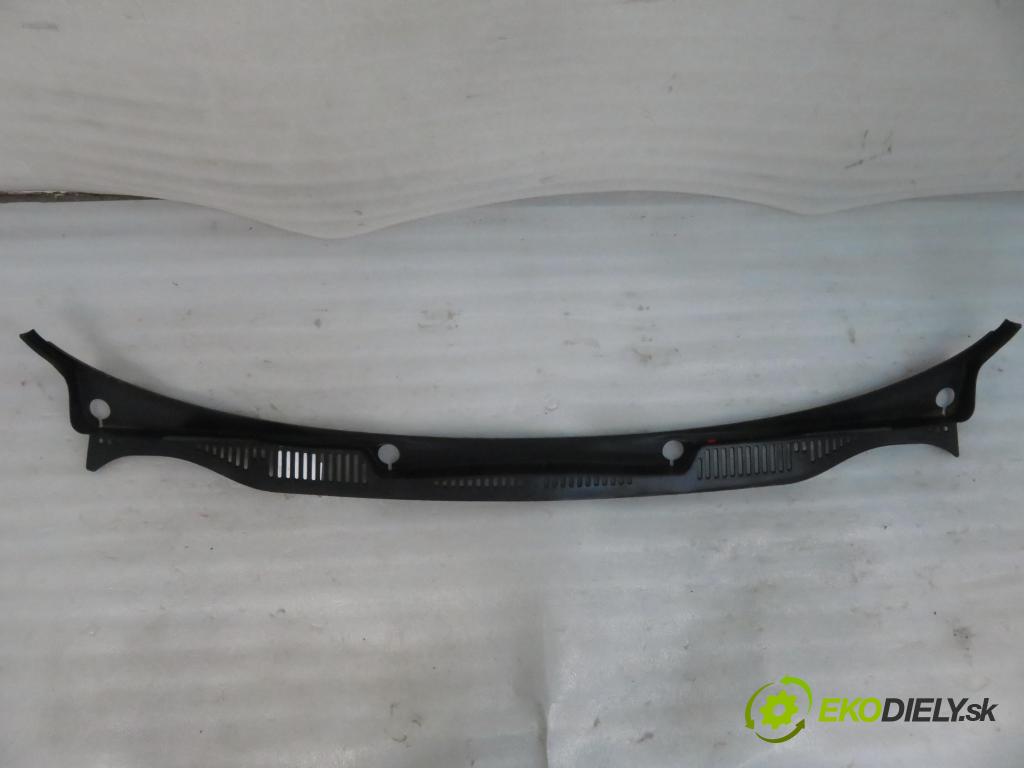 VW CADDY III Furgon (2KA, 2KH, 2CA, 2CH) FURGON 2007 77,00 1.9 TDI - BLS 1896,00 torpédo plast pod čelní okno 2K0819403 (Plast pod čelním sklem)