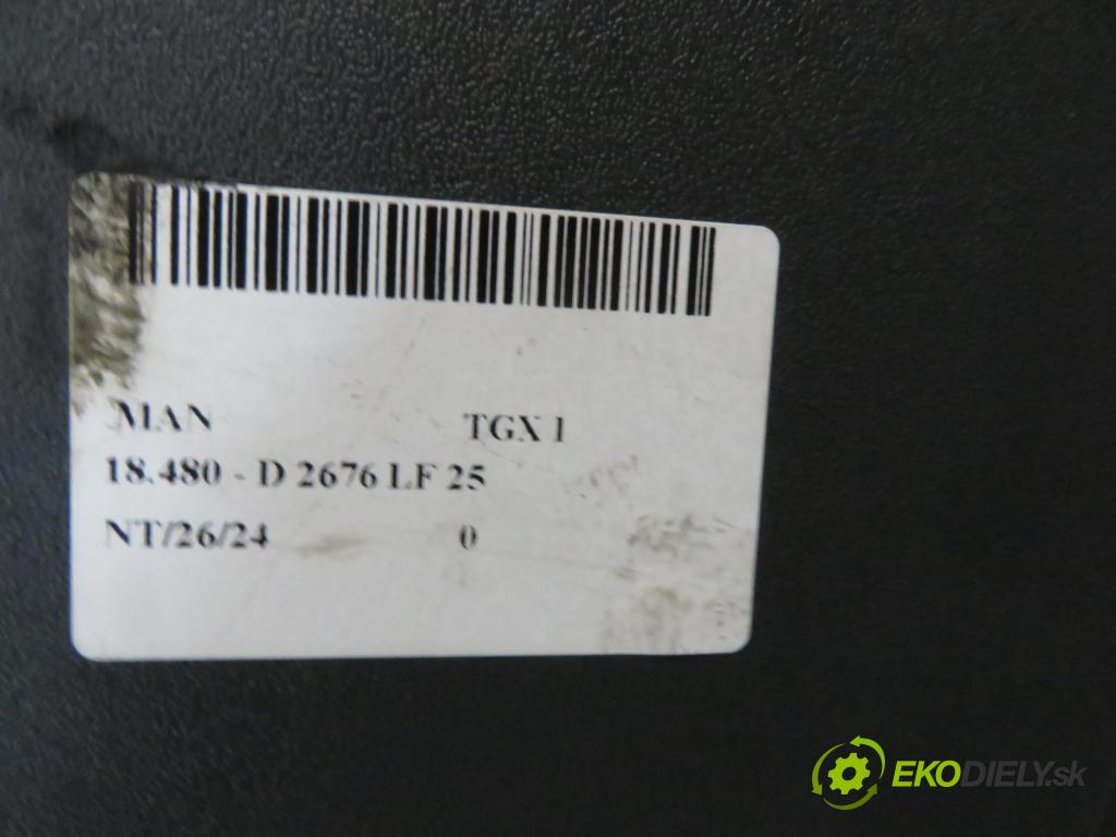 MAN TGX I CIĄGNIK SIODŁOWY 2014 353,00 18.480 - D 2676 LF 25 12419,00 chladnicka 81639106015