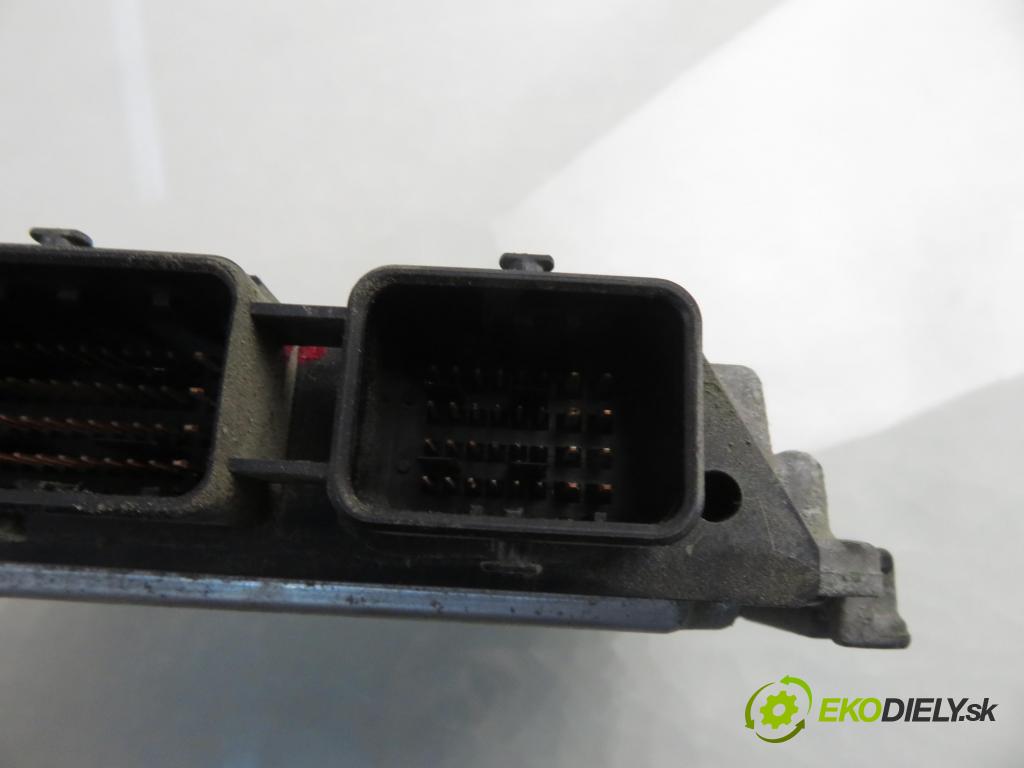 OPEL VIVARO A Skrzynia (X83) FURGON 2003 60,00 1.9 DI 80 - F9Q 762 1870,00 Riadiaca jednotka Motor 8200051609 ; 8200325720 ; 0281011530