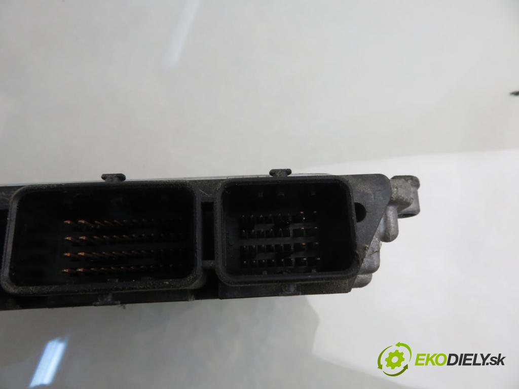 OPEL VIVARO A Skrzynia (X83) FURGON 2003 60,00 1.9 DI 80 - F9Q 762 1870,00 Riadiaca jednotka Motor 8200051609 ; 8200325720 ; 0281011530