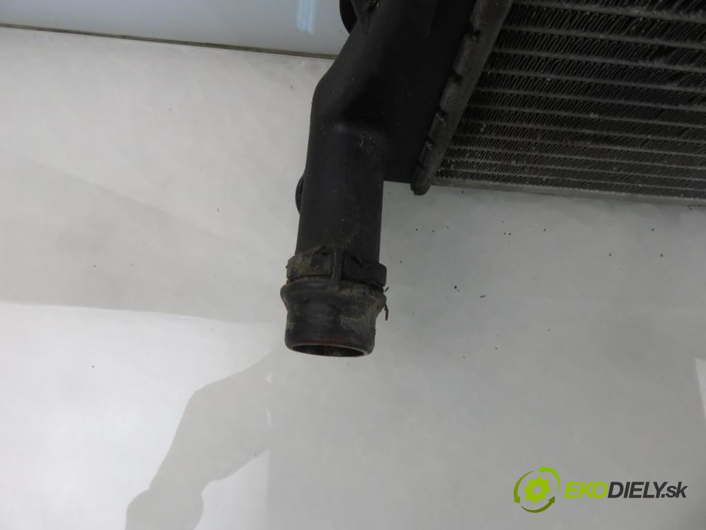 AUDI A4 (8E2, B6) SEDAN 2001 96,00 1.9 TDI PD 130 - AWX 1896,00 chladič vody 8E0121251