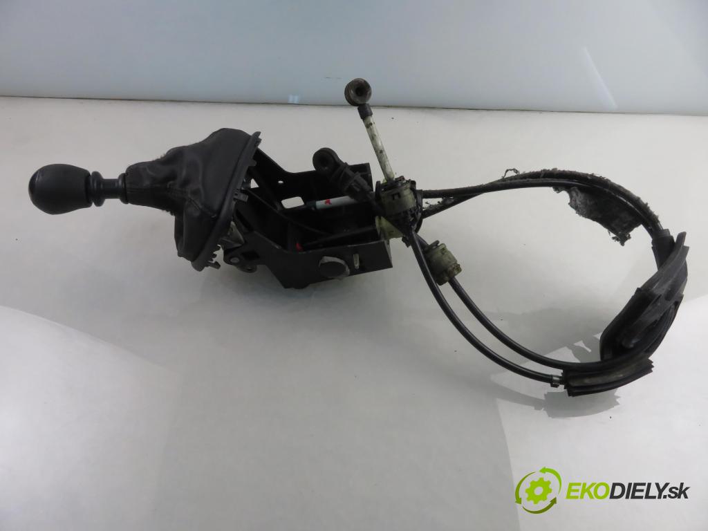 RENAULT SCENIC II (JM0/1_) MINIVAN 2004 99,00 2.0 135 - F4R 770 1998,00 ZVEDÁK: 8200319068