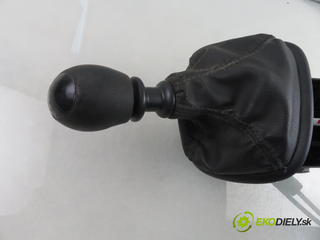RENAULT SCENIC II (JM0/1_) MINIVAN 2004 99,00 2.0 135 - F4R 770 1998,00 ZVEDÁK: 8200319068