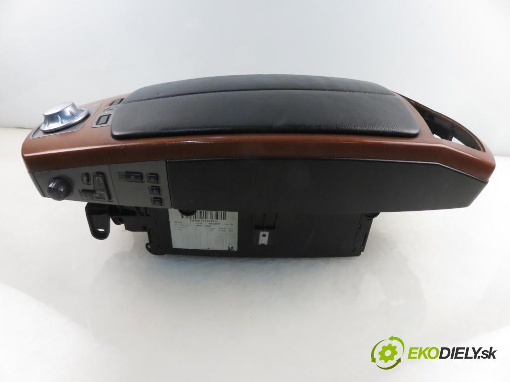 BMW 7 (E65, E66, E67) SEDAN 2003 190,00 740 d- M67 D39 (398D1) 3901,00 Lakťová opierka 14875871