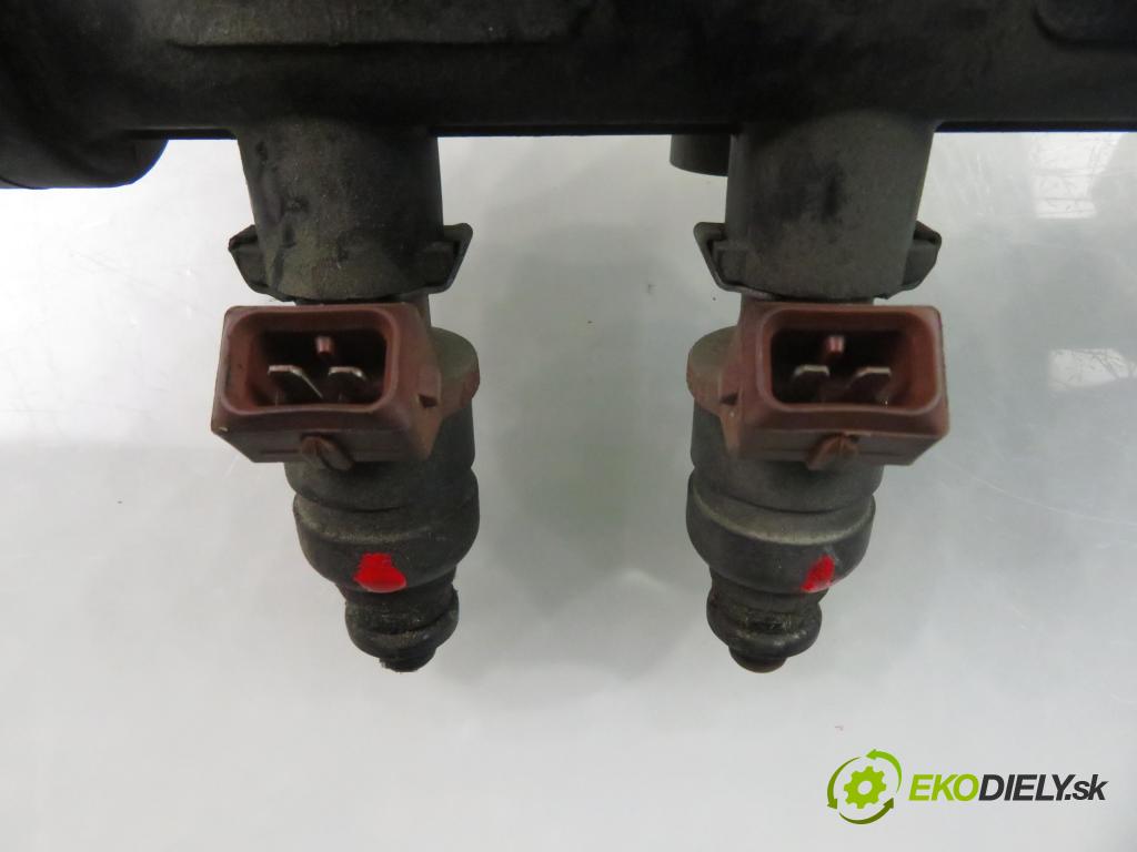 SKODA FABIA I (6Y2) HB 2000 50,00 1.4 - ATZ 1397,00 Lišta vstrekovacia 047133319Q (Vstrekovacia lišta)