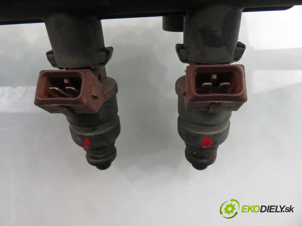 SKODA FABIA I (6Y2) HB 2000 50,00 1.4 - ATZ 1397,00 Lišta vstrekovacia 047133319Q (Vstrekovacia lišta)