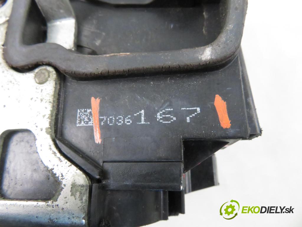 BMW 7 (E65, E66, E67) SEDAN 2003 190,00 740 d- M67 D39 (398D1) 3901,00 zámok 7036167