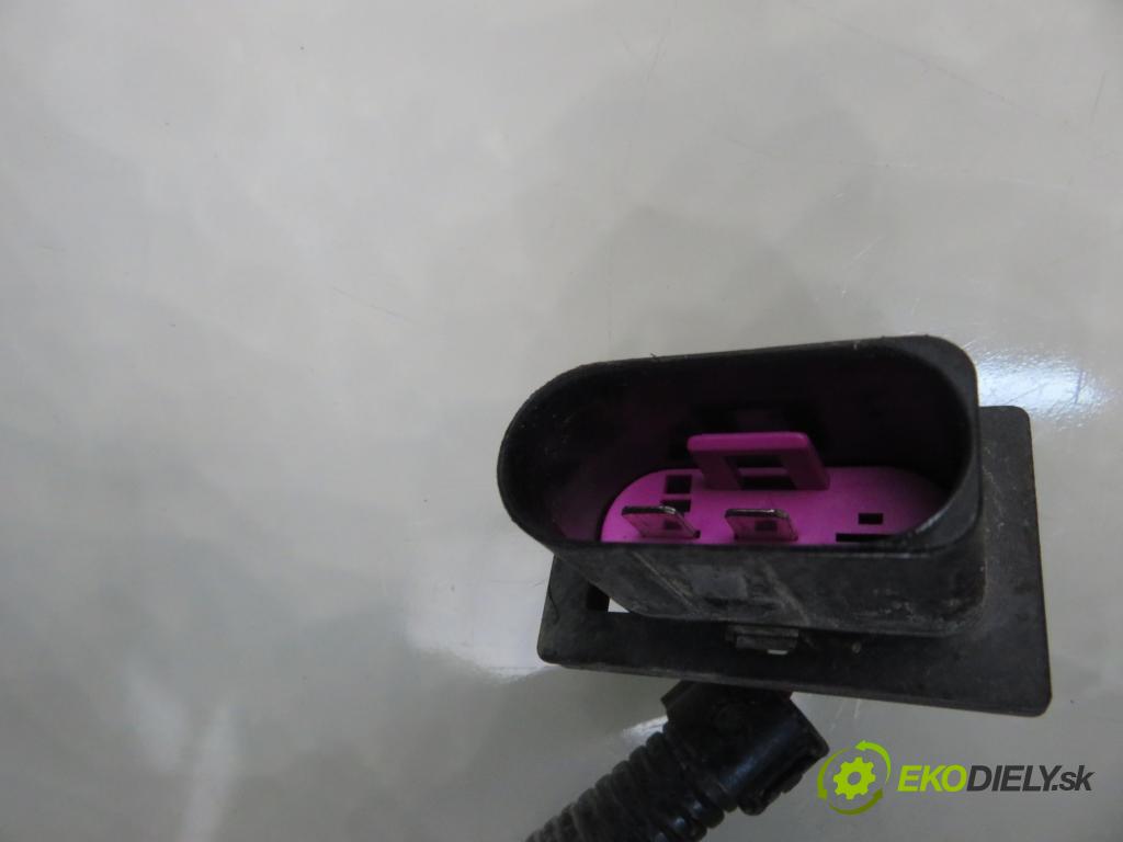 AUDI A3 (8L1) HB 1998 74,00 1.6 - AKL 1595,00 Ventilátor chladič klíma/voda 1J0121207C