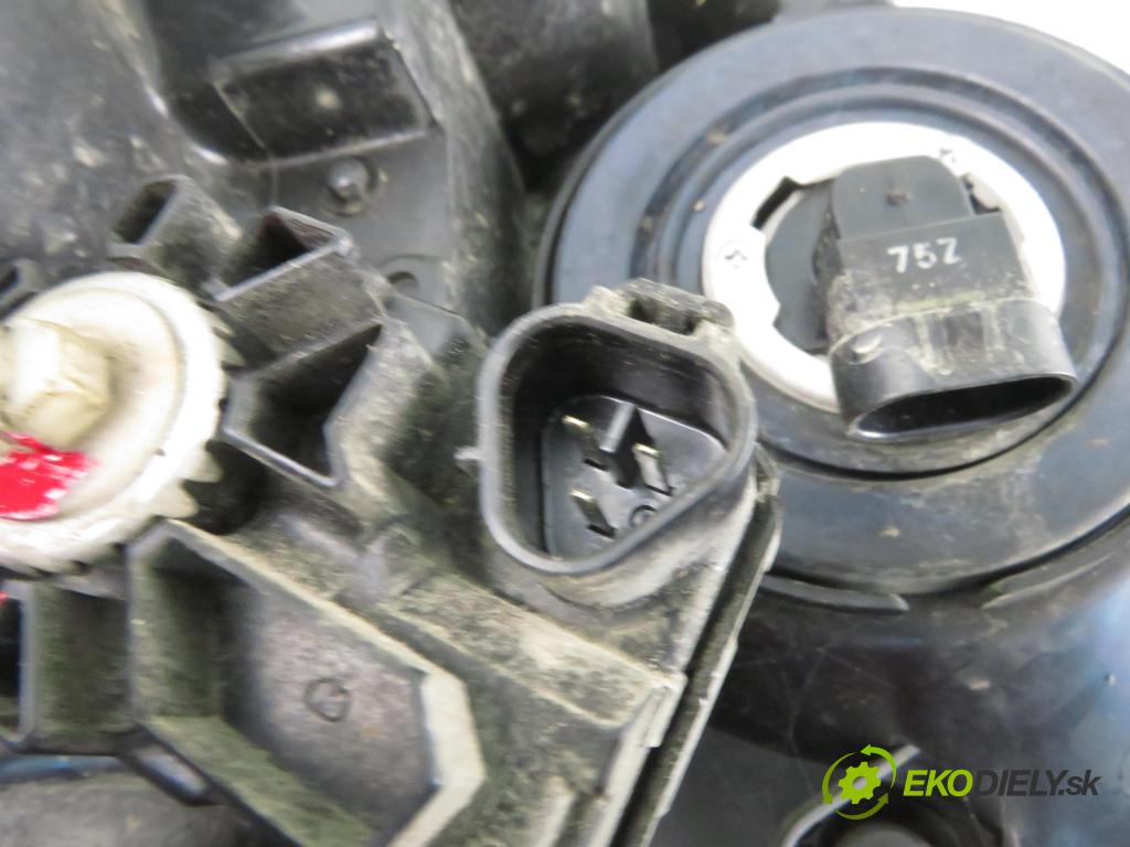 SUZUKI GRAND VITARA II (JT, TE, TD) SUV 2007 95,00 1.9 DDiS 129 4x4 - F9Q 264 1870,00 Svetlo LP 