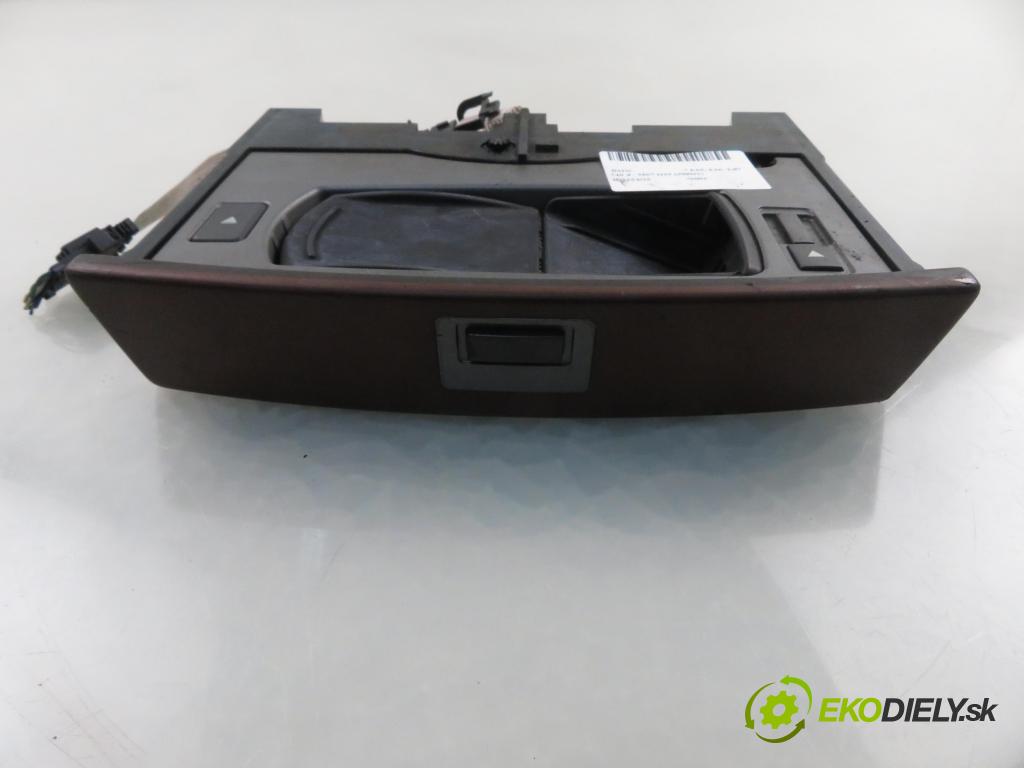 BMW 7 (E65, E66, E67) SEDAN 2003 190,00 740 d- M67 D39 (398D1) 3901,00 Panel telefónu 51458251192