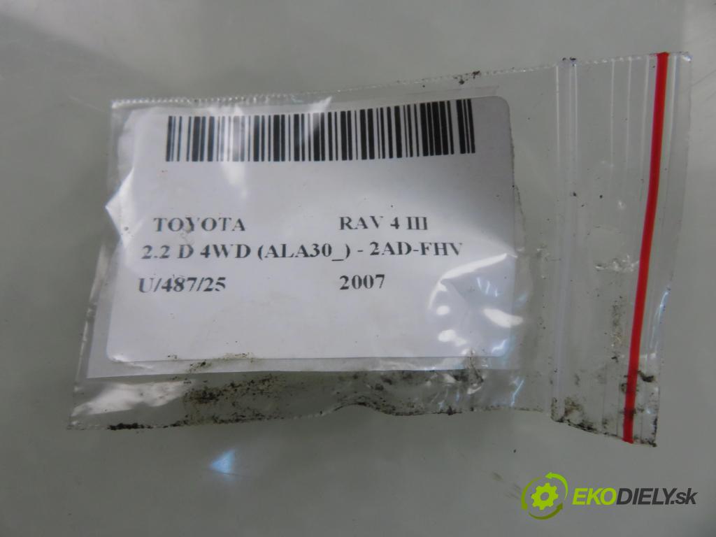 TOYOTA RAV 4 III (_A3_) SUV 2007 130,00 2.2 D 4WD 177 - 2AD-FHV 2231,00 Webasto 25228205 ; D5ZH (Webasto (nezávislé kúrenie))