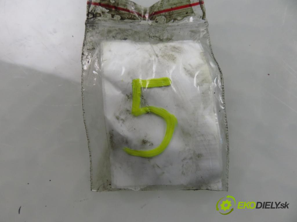 KIA CARNIVAL II (GQ) MINIVAN 2004 106,00 2.9 CRDi - J3 2902,00 vstrekovač EJBR02301Z ; 338004X500 (Vstrekovač paliva)