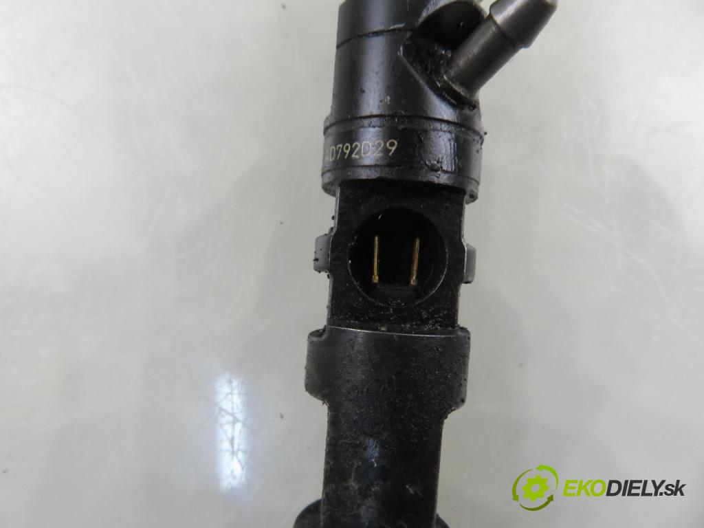 KIA CARNIVAL II (GQ) MINIVAN 2004 106,00 2.9 CRDi - J3 2902,00 vstrekovač 338004X500 (Vstrekovač paliva)