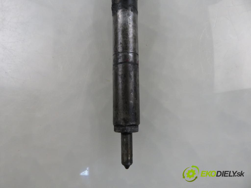 KIA CARNIVAL II (GQ) MINIVAN 2004 106,00 2.9 CRDi - J3 2902,00 vstrekovač 338004X500 (Vstrekovač paliva)