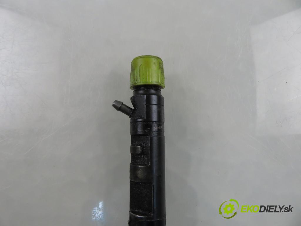 KIA CARNIVAL II (GQ) MINIVAN 2004 106,00 2.9 CRDi - J3 2902,00 vstrekovač 338004X500 (Vstrekovač paliva)