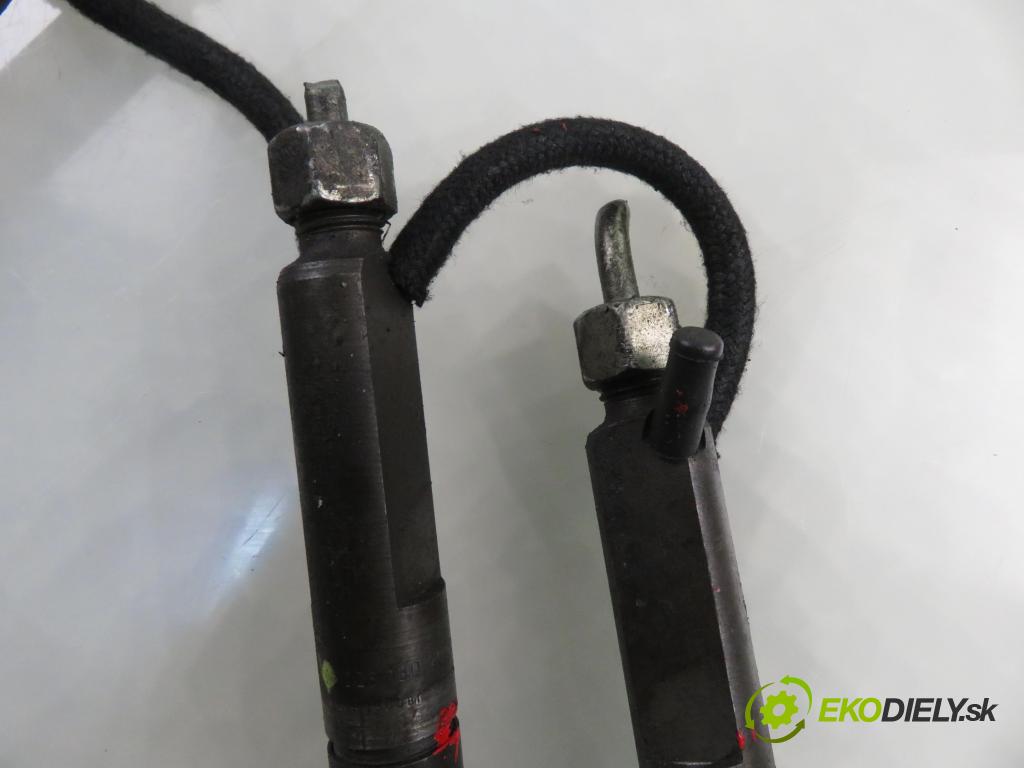 VW PASSAT B5 (3B2) SEDAN 1999 81,00 1.9 TDI - AVG 1896,00 vstřikovací ventily 028130201S ; 028130201T (Vstřikovací ventil)