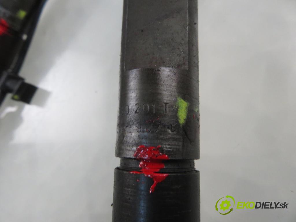 VW PASSAT B5 (3B2) SEDAN 1999 81,00 1.9 TDI - AVG 1896,00 vstřikovací ventily 028130201S ; 028130201T (Vstřikovací ventil)