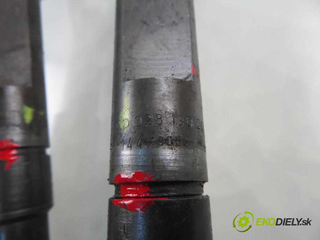 VW PASSAT B5 (3B2) SEDAN 1999 81,00 1.9 TDI - AVG 1896,00 vstřikovací ventily 028130201S ; 028130201T (Vstřikovací ventil)