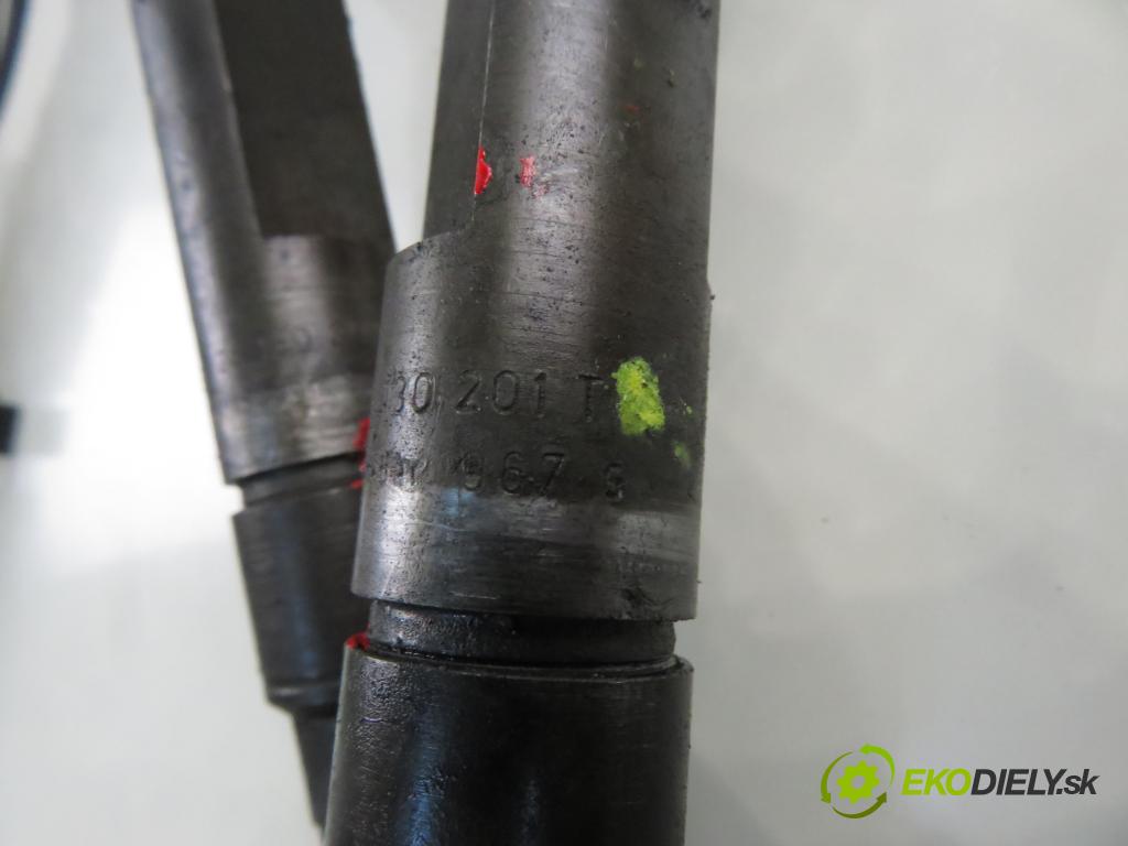 VW PASSAT B5 (3B2) SEDAN 1999 81,00 1.9 TDI - AVG 1896,00 vstřikovací ventily 028130201S ; 028130201T (Vstřikovací ventil)