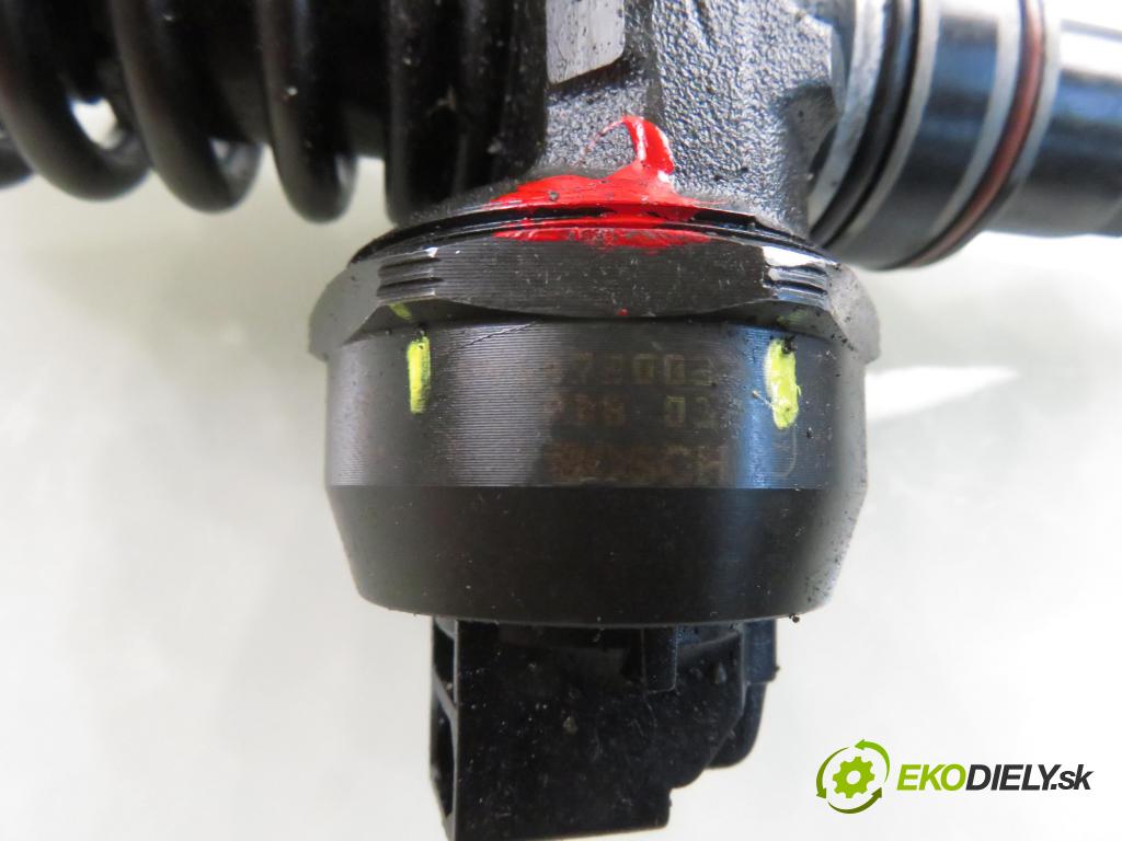 AUDI A4 (8E2, B6) SEDAN 2002 74,00 1.9 TDI PD 101 - AVB 1896,00 Vstrekovač 038130073AJ ; 0414720037 (Vstrekovač paliva)