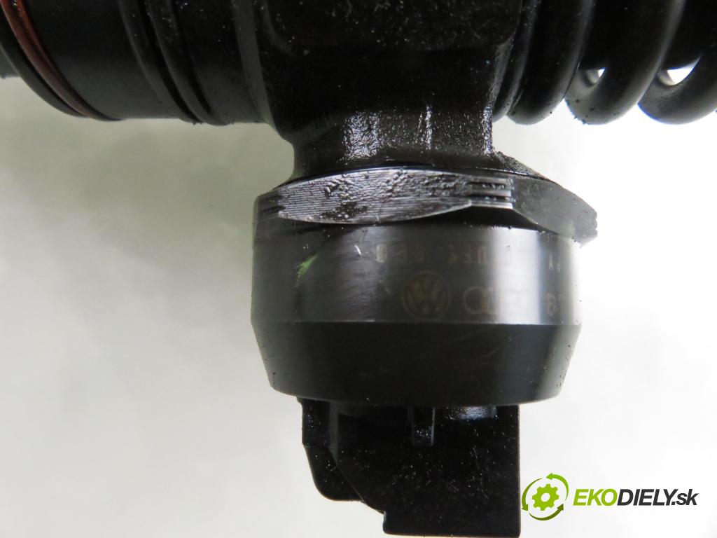 AUDI A4 (8E2, B6) SEDAN 2002 74,00 1.9 TDI PD 101 - AVB 1896,00 Vstrekovač 038130073AJ ; 0414720037 (Vstrekovač paliva)