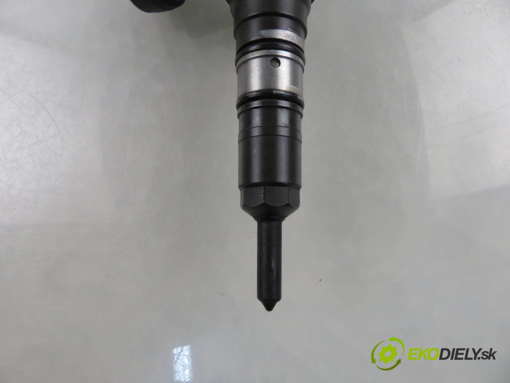 VW PASSAT B6 (3C2) SEDAN 2006 88,00 2.0 TDI - BWV 1968,00 vstříkovač 03G130073S (Vstřikovač paliva)