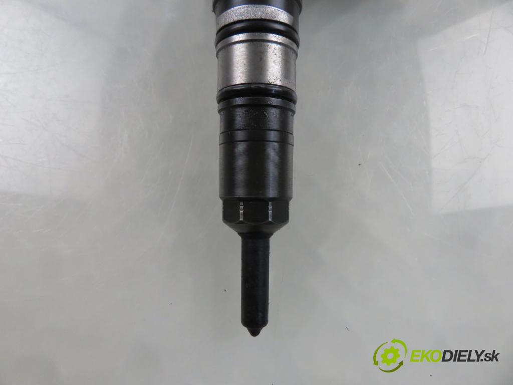 VW PASSAT B6 (3C2) SEDAN 2006 88,00 2.0 TDI - BWV 1968,00 vstříkovač 03G130073S (Vstřikovač paliva)