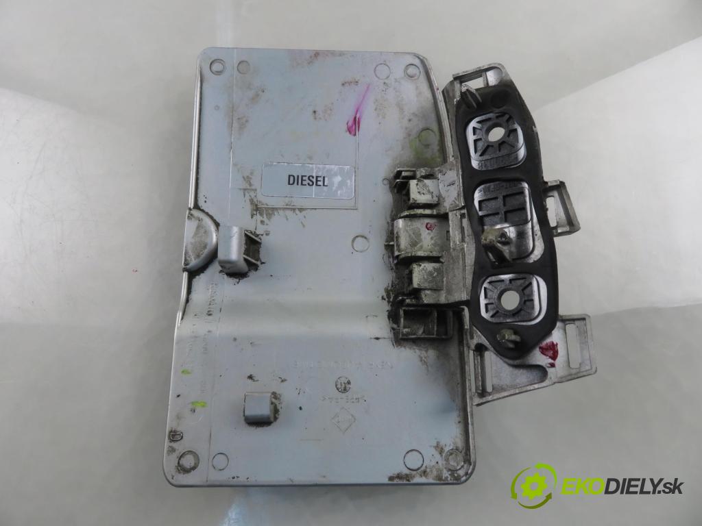 RENAULT TRAFIC II Autobus (JL) BUS 2005 74,00 1.9 dCI 100 (JL0C) - F9Q 760 1870,00 Dvierka nádrže paliva 8200030800 ; 91166211 (Kľučka dverí ostatné)