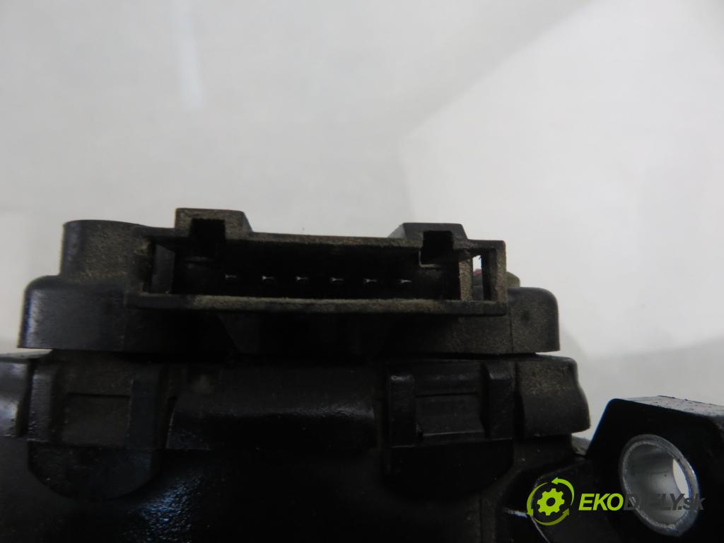 RENAULT TRAFIC II Autobus (JL) BUS 2005 74,00 1.9 dCI 100 (JL0C) - F9Q 760 1870,00 Potenciometer plynu 7700313060 ; 6PV00811914 (Potenciometer plynového pedálu)