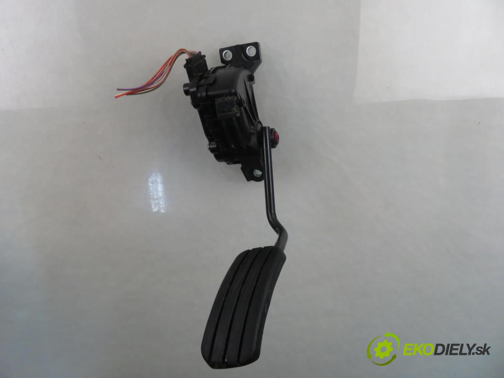 RENAULT TRAFIC II Autobus (JL) BUS 2005 74,00 1.9 dCI 100 (JL0C) - F9Q 760 1870,00 Potenciometer plynu 7700313060 ; 6PV00811914 (Potenciometer plynového pedálu)