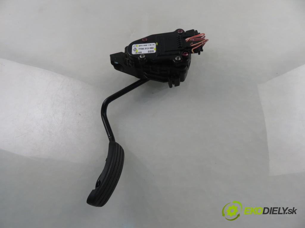 RENAULT TRAFIC II Autobus (JL) BUS 2005 74,00 1.9 dCI 100 (JL0C) - F9Q 760 1870,00 Potenciometer plynu 7700313060 ; 6PV00811914 (Potenciometer plynového pedálu)