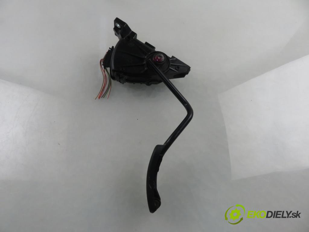 RENAULT TRAFIC II Autobus (JL) BUS 2005 74,00 1.9 dCI 100 (JL0C) - F9Q 760 1870,00 Potenciometer plynu 7700313060 ; 6PV00811914 (Potenciometer plynového pedálu)